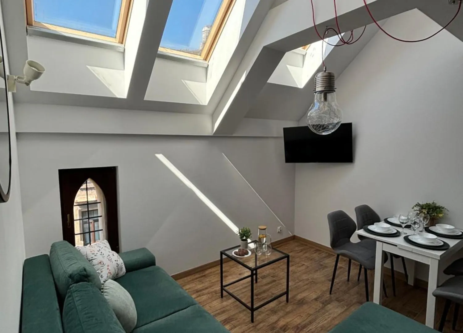 Moonlight Apartment Cracow contacts